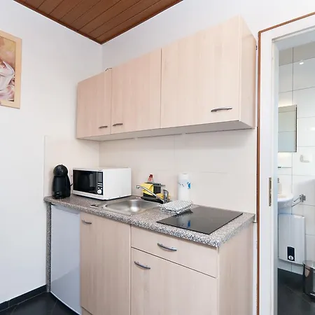 Yvonne Apartment